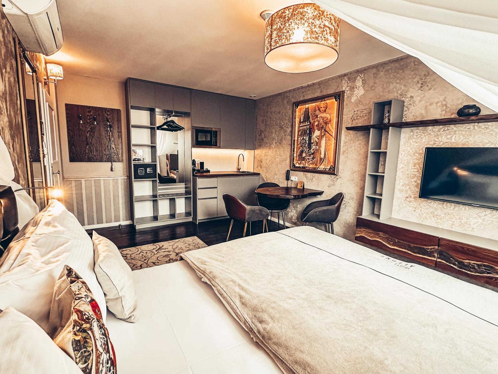 Alfons Boutique Готель 4*